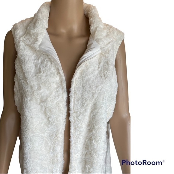 LAURA SCOTT VEST SIZE L  FAUX FUR  WHITE NEW WITH TAGS - Picture 1 of 7